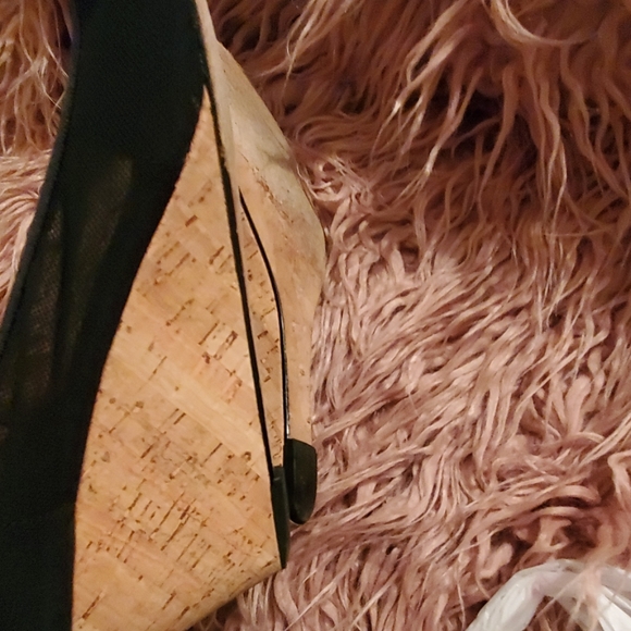 Donald Pliner Peep Toe Wedge Size 9.5 Medium - Picture 7 of 8